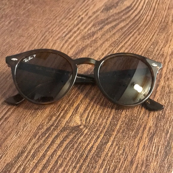 Ray-Ban Accessories - EUC Ray Ban Polarized Sunglasses